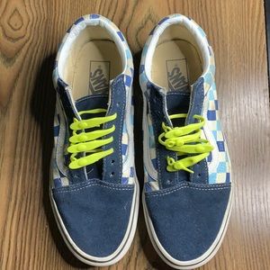 Size 8 vans off the wall